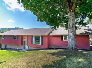 2803 Oak Cliff Ct, Johnson City, TN 37601