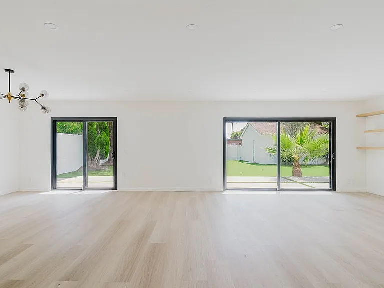 8400 Chimineas Ave — Photo 8