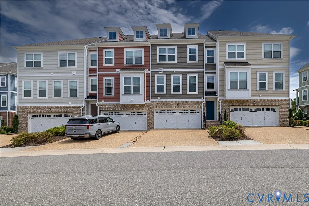 3 bed, 3.0 bath, 2756 sqft, $2,900 — Photo 1