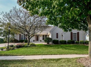 1118 River Place Blvd, Waukesha, WI 53189