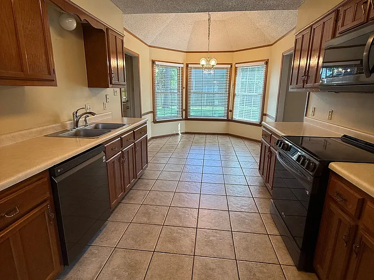8142 Creekside Cir S — Photo 9