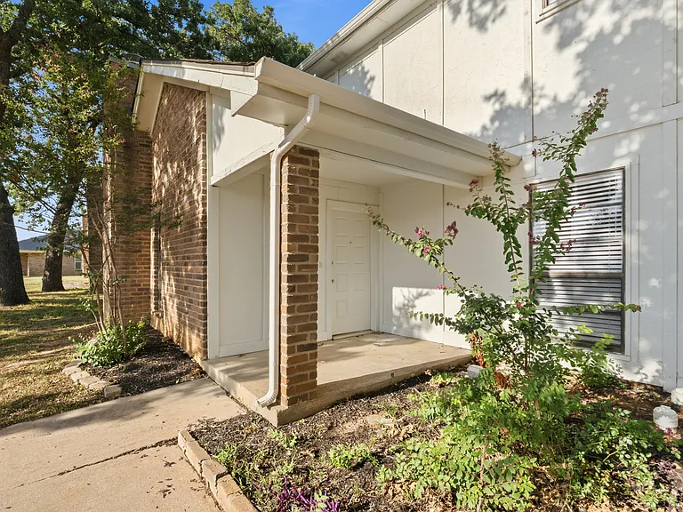 1622 Brown Trl — Photo 17