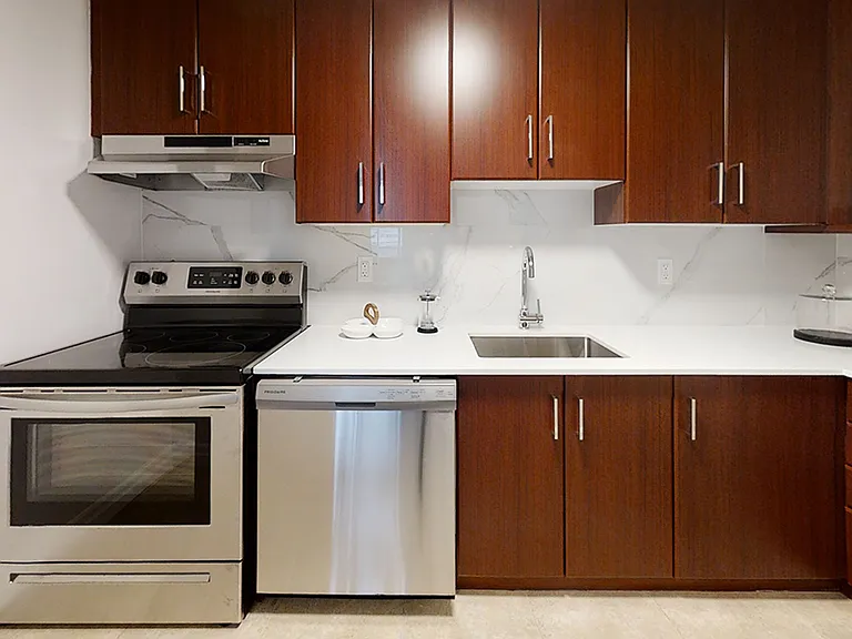 435 Albert St — Photo 16
