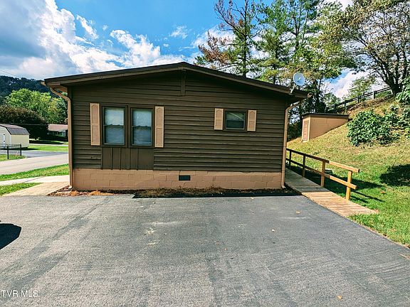 4th image of 131 Chatham Dr