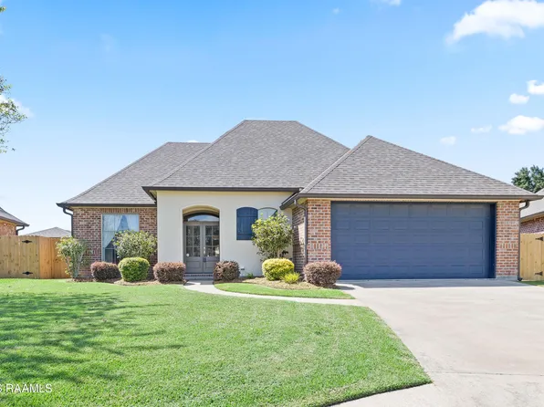 120 Meadow Lake Dr, Youngsville, LA 70592