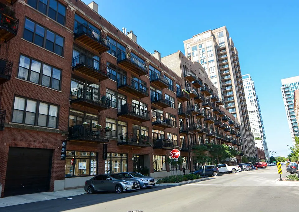 375 W Erie St #321