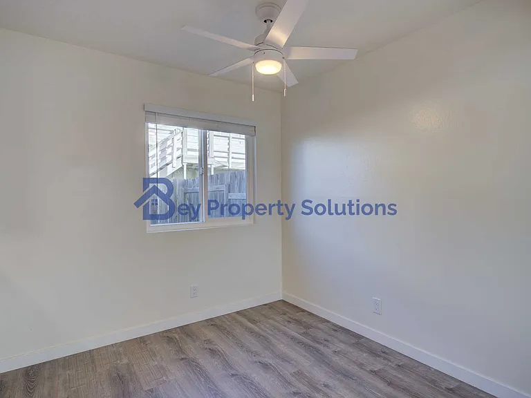 142 S Rena St #H — Photo 9