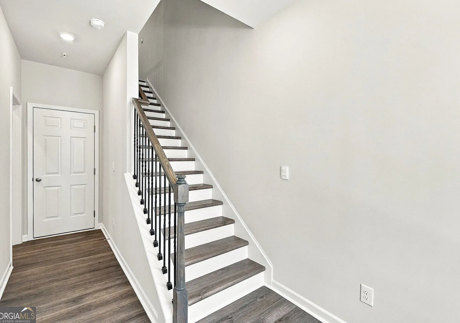 4 bed, 3.5 bath, 1798 sqft, $2,999 — Photo 3