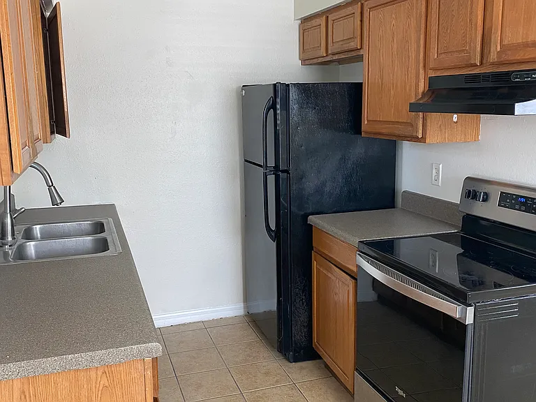 952 Beau Ct — Photo 4