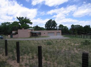 7 Loma Linda Rd, Santa Cruz, NM 87532