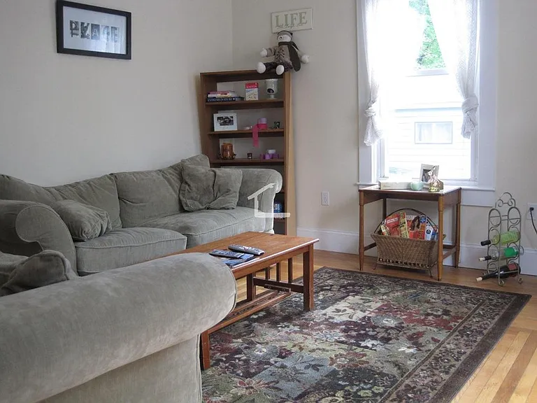 20 Eastburn St #1B — Photo 1