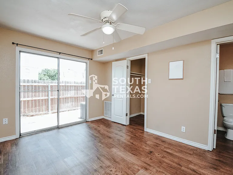 1303 E Colorado St — Photo 6