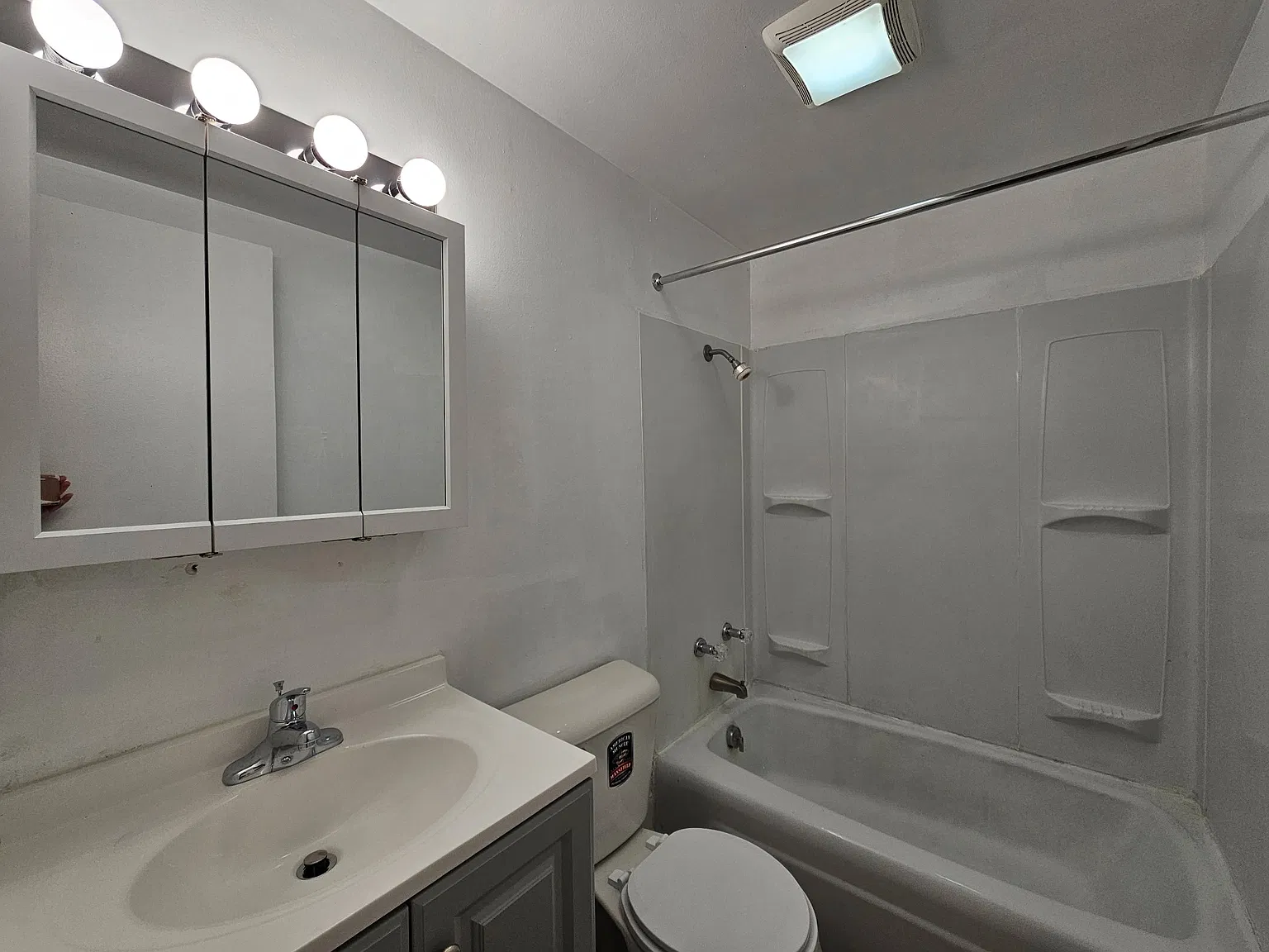 1 bed, 700 sqft, $1,350 — Photo 4
