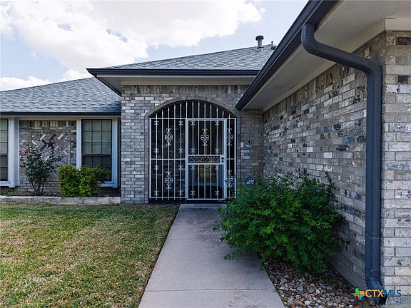 3rd image of 3204 Pebble Dr