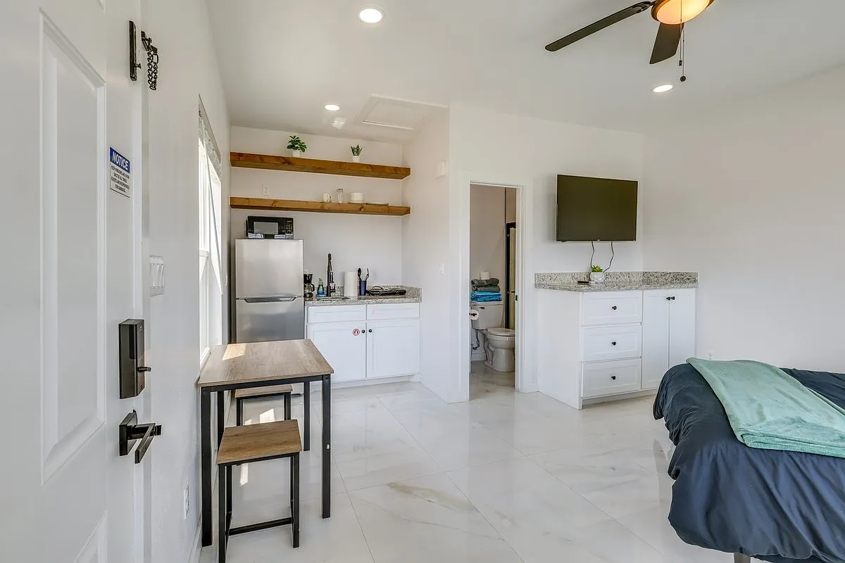 1 bed, $2,135 — Photo 3