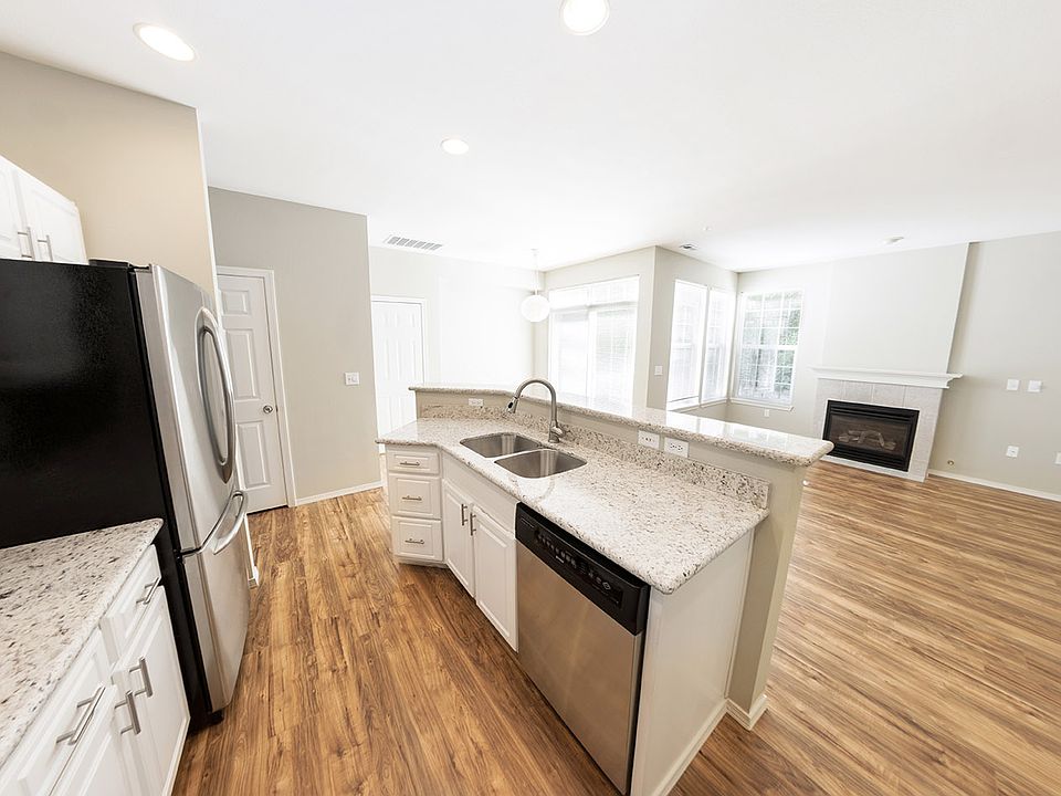 1st image of 545 226th Ct NE