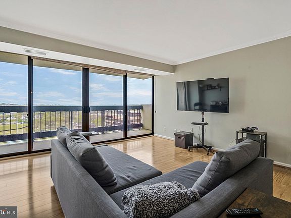 4th image of 3800 Fairfax Dr APT 1509