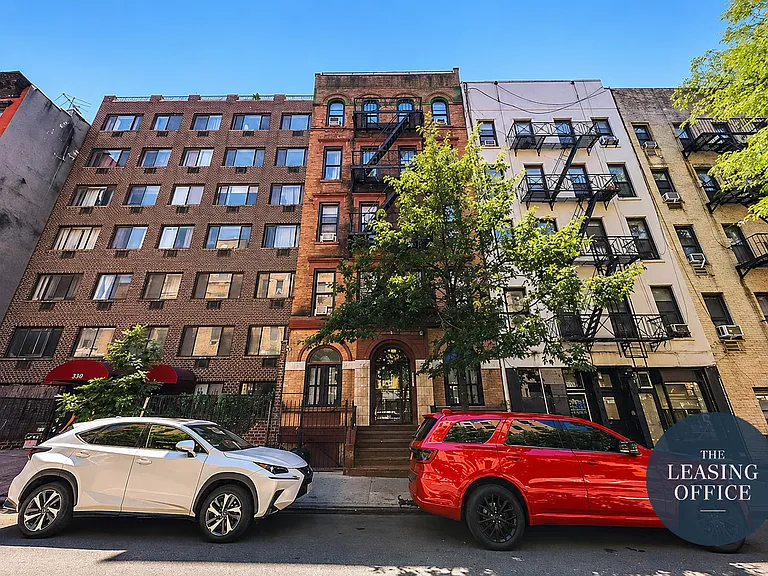 534 W 47th St #4E — Photo 10