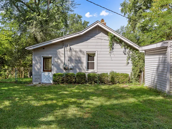 2550 Loon Lake Rd, Wixom, MI 48393