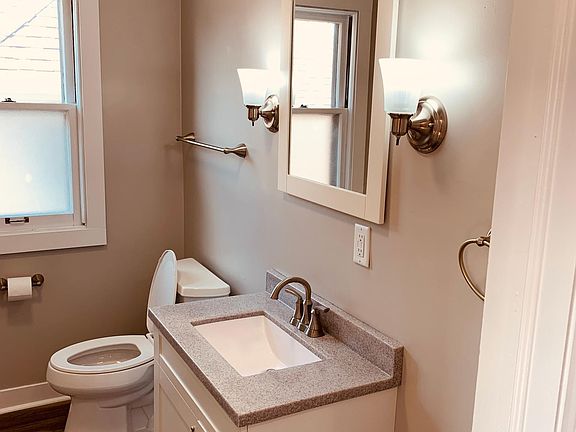 4th image of 5023-5021 W Greenfield Ave #5023