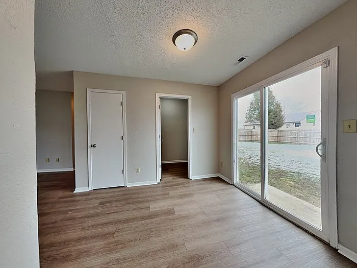 4073 Fairoaks Dr — Photo 7