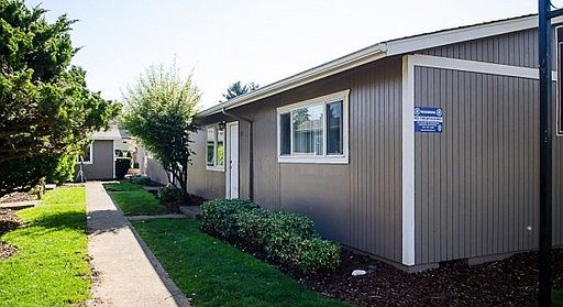 2nd image of 820 SE 190th Ave APT 133