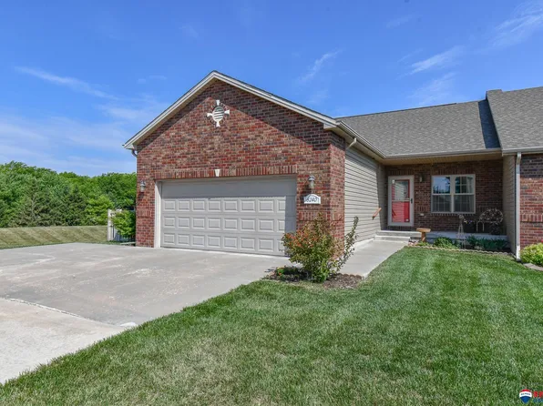 8240 Trail Ridge Ct, Lincoln, NE 68505
