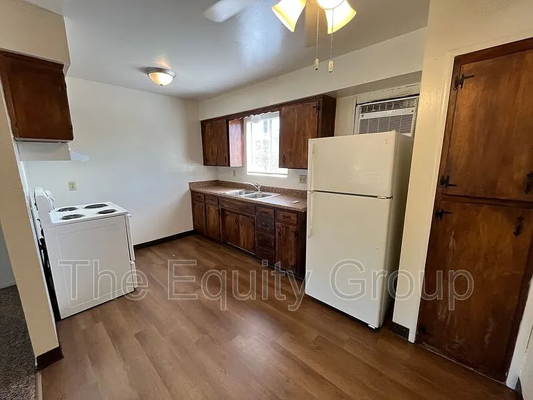 258 N G St #12 — Photo 4