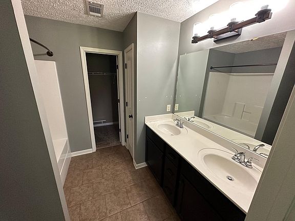5th image of 447 Summit Dr