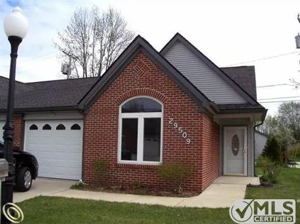 29457 Meadow Ln, Garden City, MI 48135