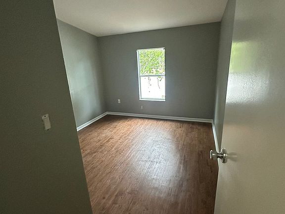 4th image of 103 Sago Cir
