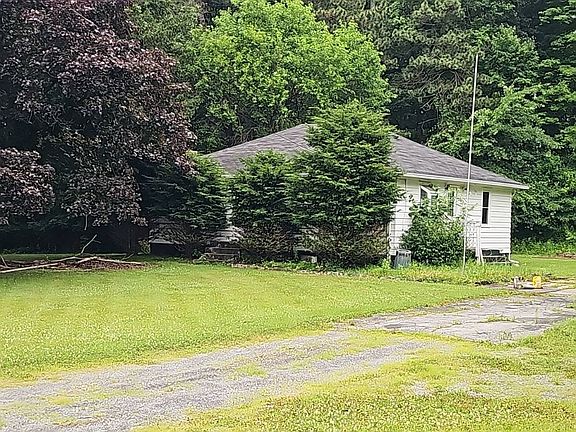 2nd image of 1822 S Old Post Rd