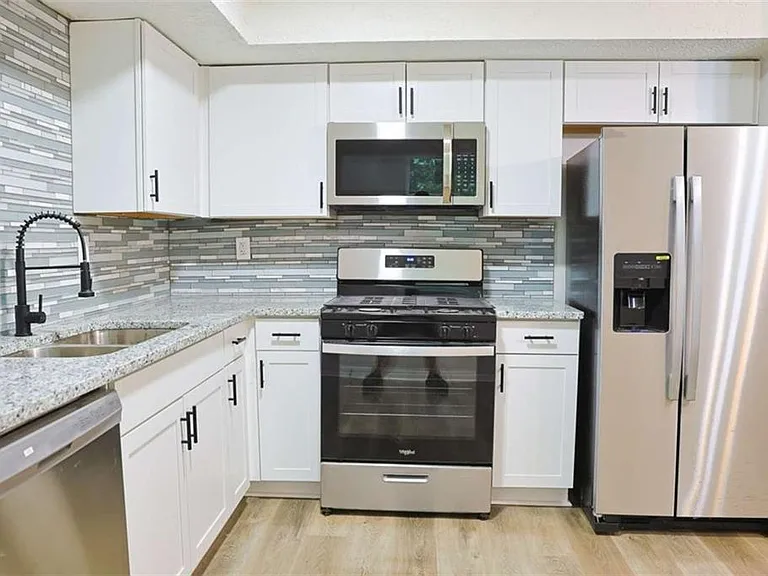 4411 Flakes Mill Rd — Photo 2