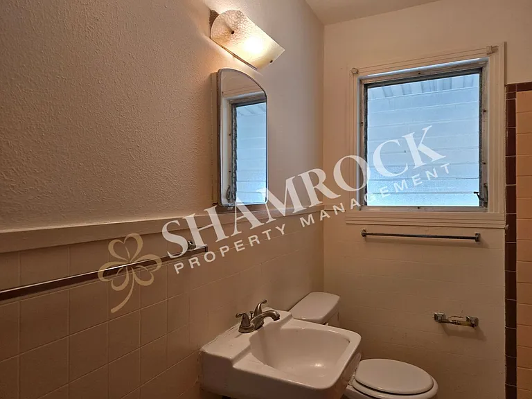 3921 N 25th St — Photo 15