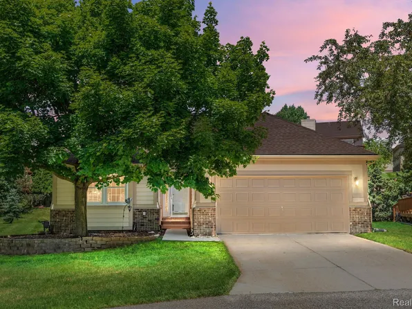 30943 Savannah Ct, Novi, MI 48377