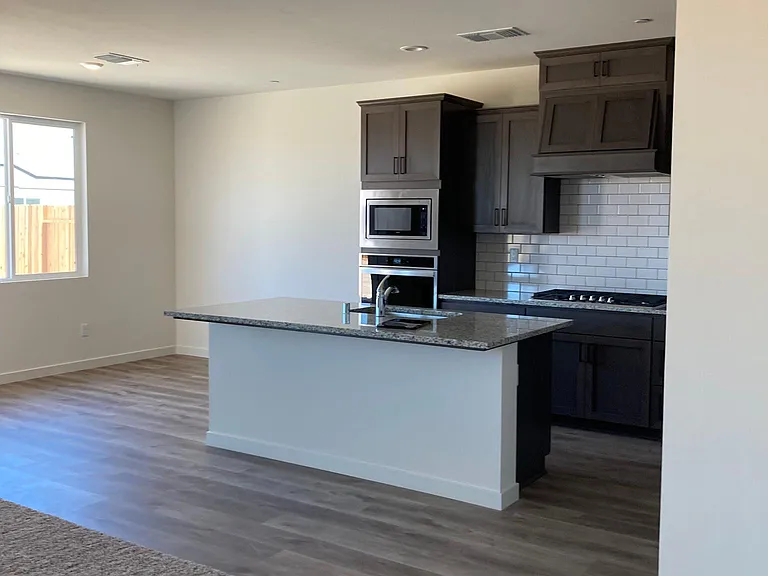 15016 Winslow Way — Photo 3