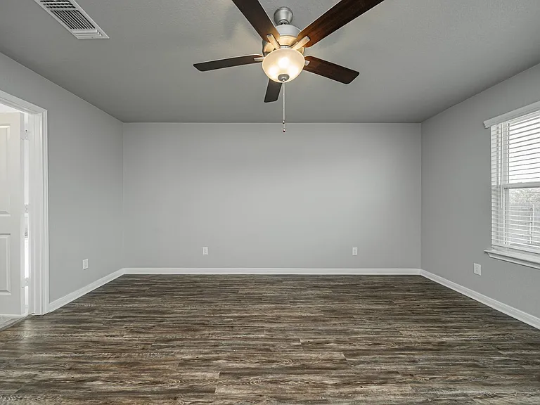 1368 Kingsgate Dr — Photo 19