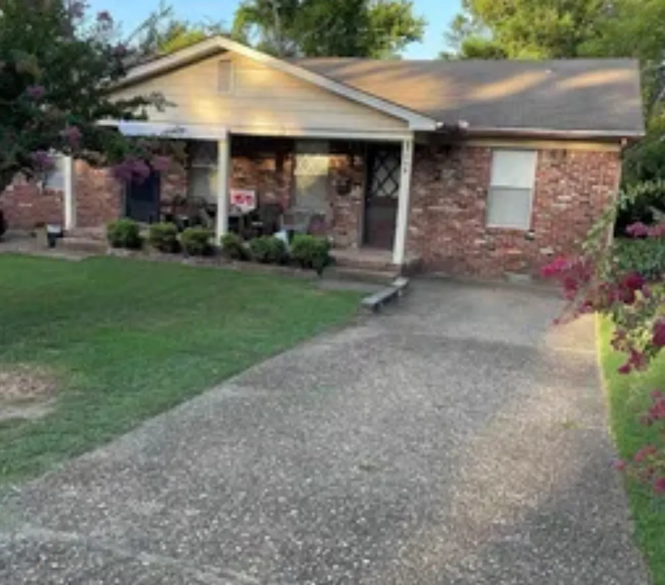 2 bed, 1.5 bath, 920 sqft, $1,025 — Photo 1