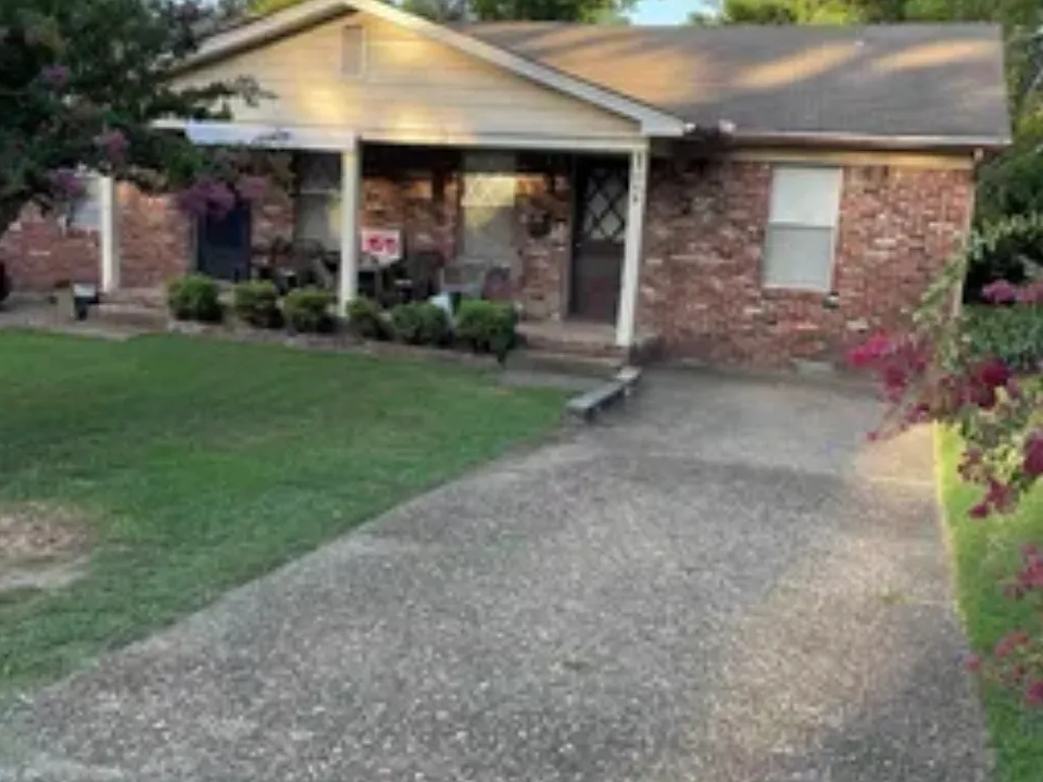 209 Oak Ln #B