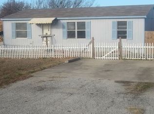 916 Taylor Dr, Joshua, TX 76058