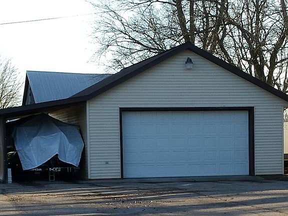 Extra 24' x 36' garage 