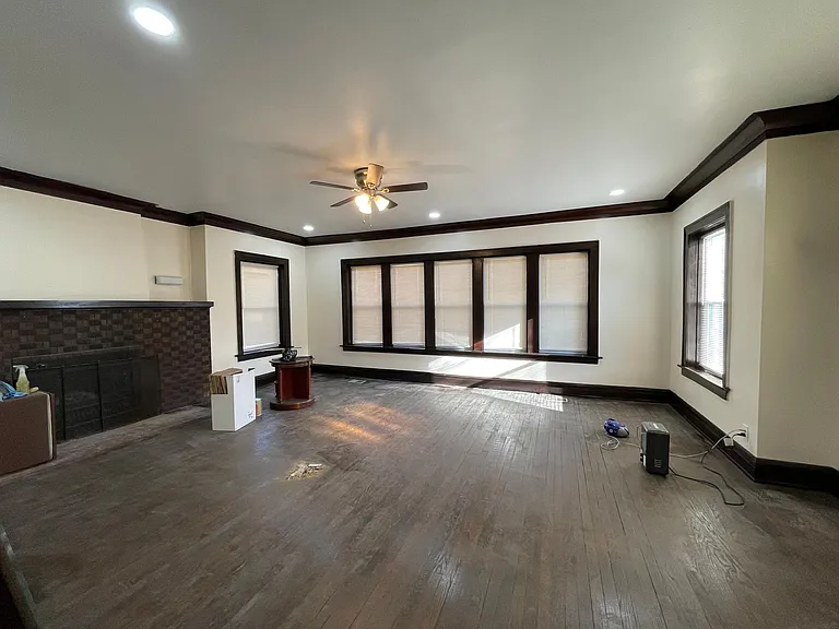 7550 S Green St — Photo 2