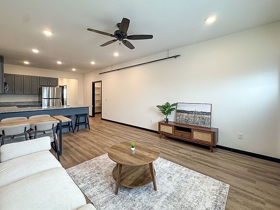 3rd image of 659 Industrial Blvd #1