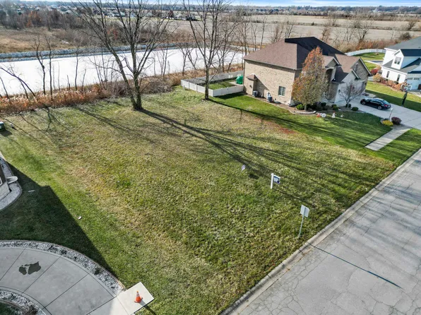 208 Knightbridge Pl, Munster, IN 46321