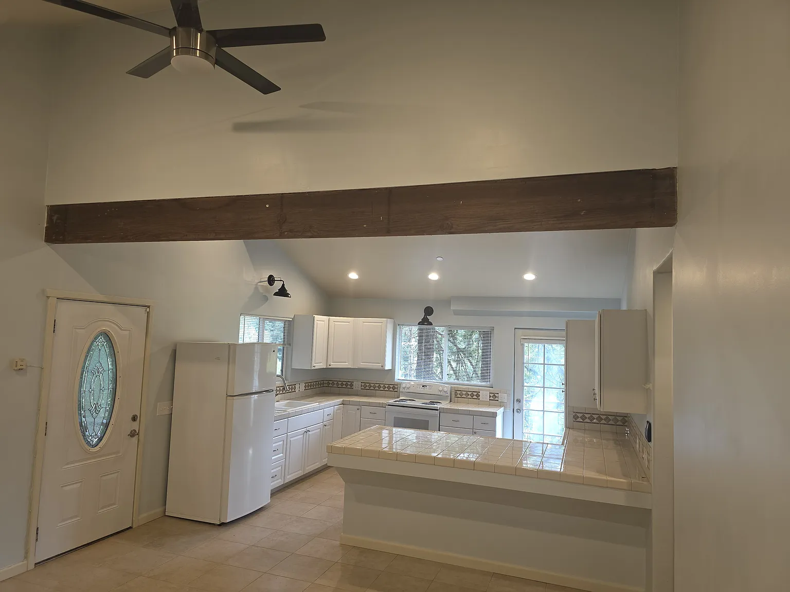 3 bed, 1422 sqft, $2,650 — Photo 1