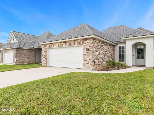 209 Adry Ln, Youngsville, LA 70592