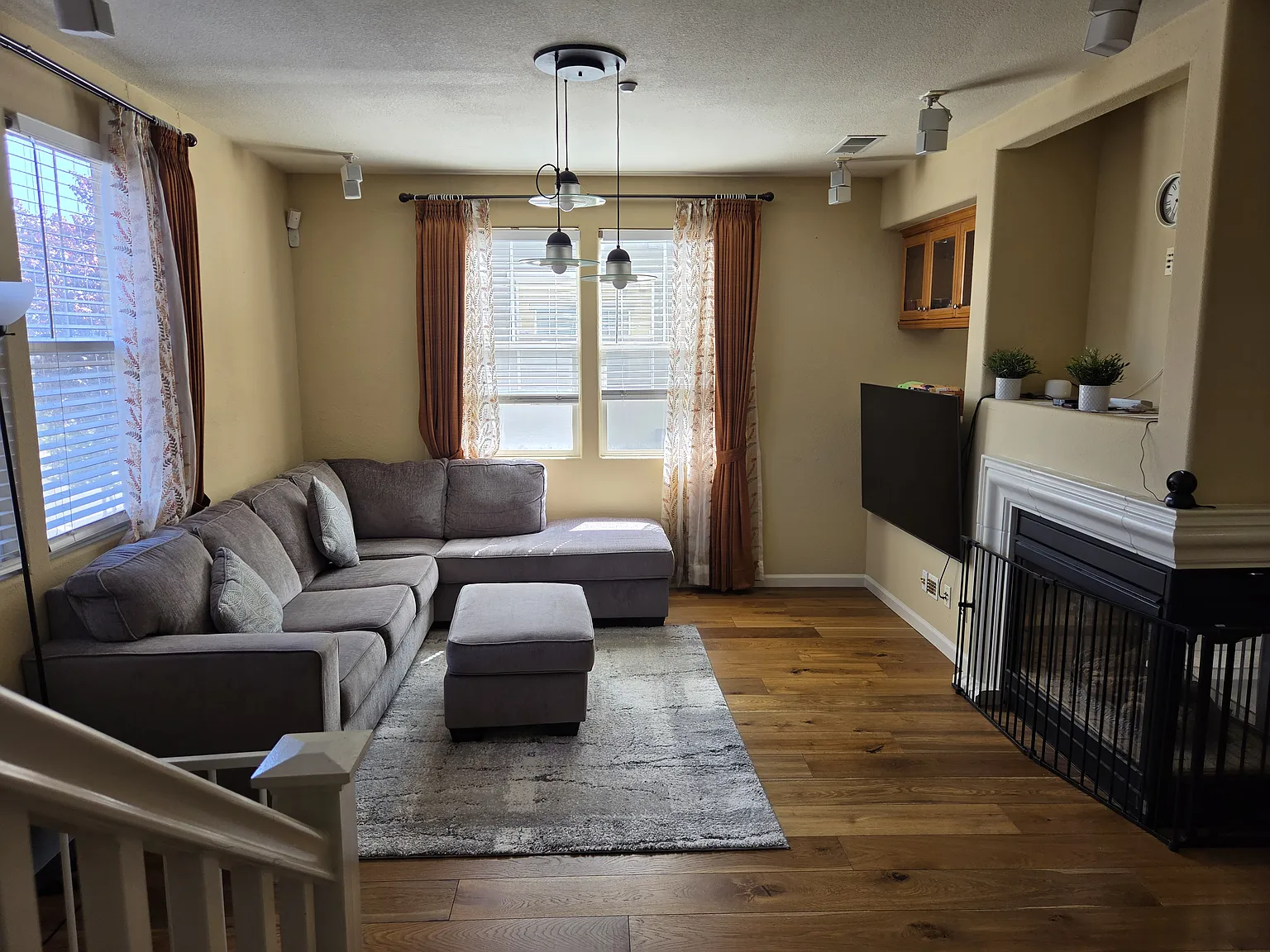 2 bed, 2.5 bath, 1505 sqft, $3,786 — Photo 2