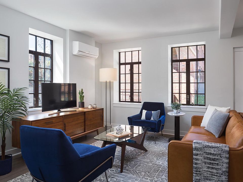 1st image of 2904 N Clybourn Ave #203