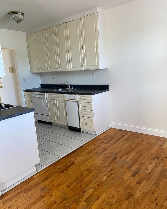 1st image of 105 Rockland Ave