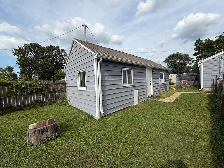 1877 Montgomery Ave #2 — Photo 3